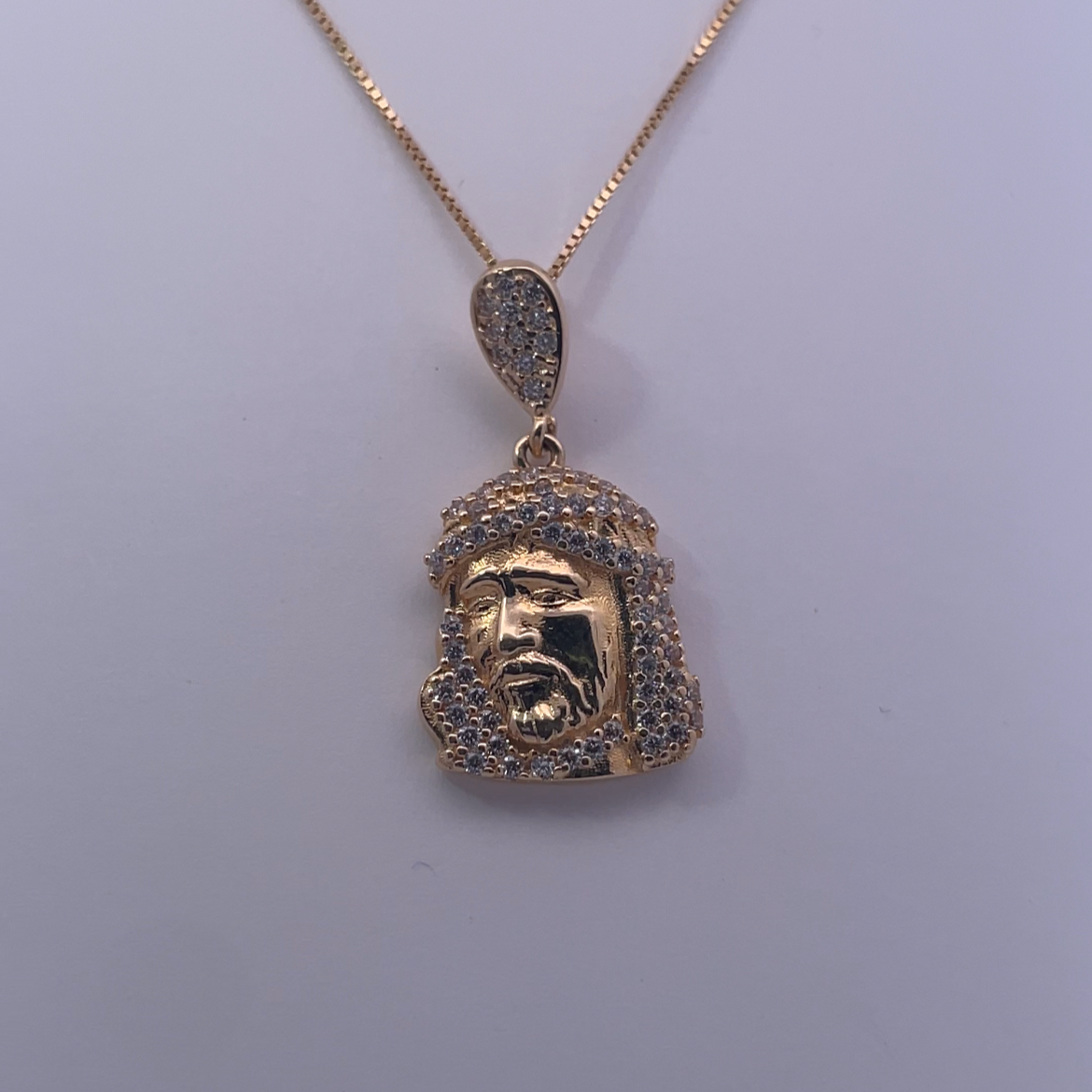 18K Gold Jesus Pendant Necklace – A Divine Symbol of Faith and Strength