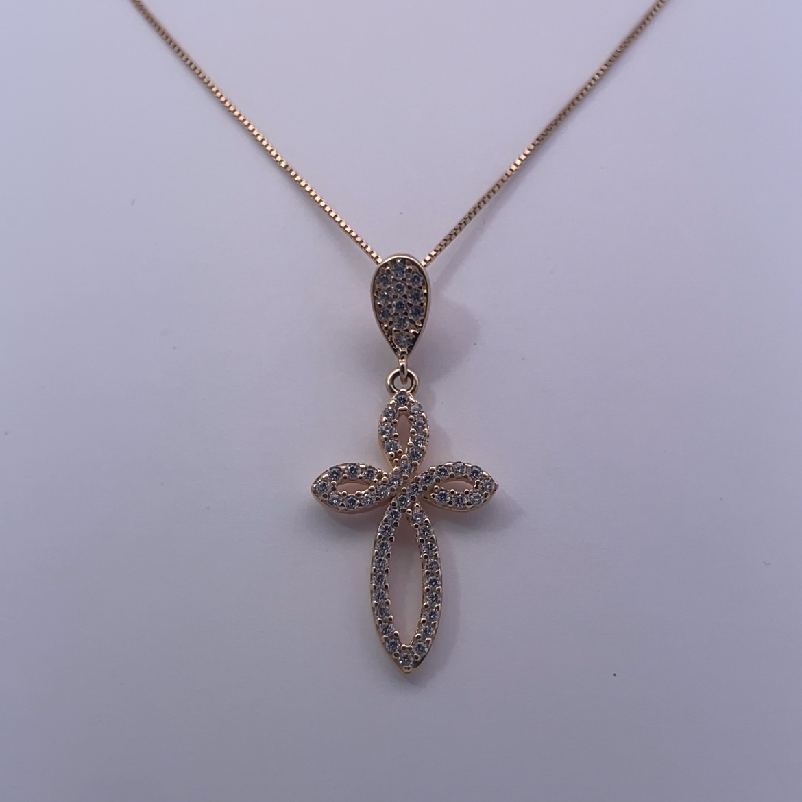 18K Yellow Gold Cross Pendant Necklace – A Subtle Touch of Faith