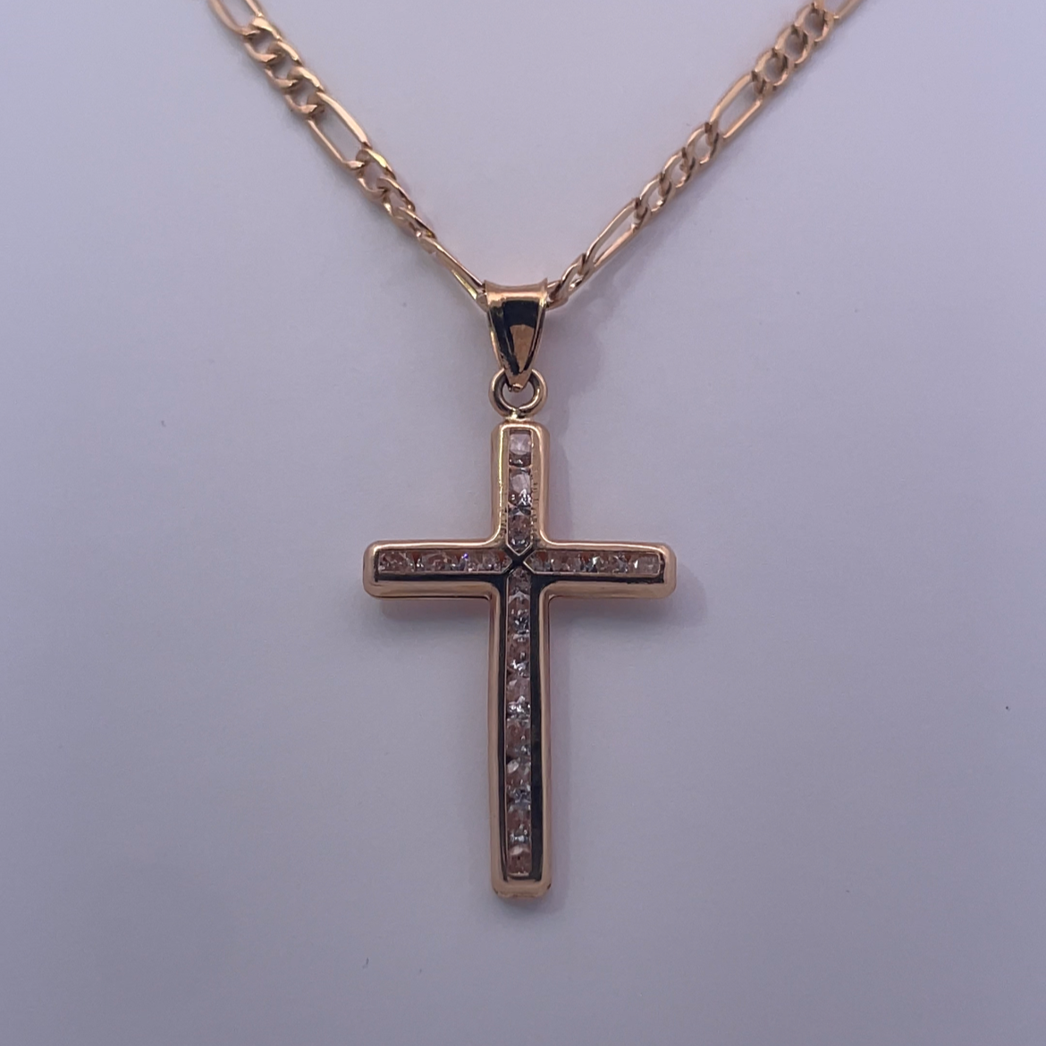 18K Yellow Gold Cross Pendant Necklace – A Classic Symbol of Faith and Timeless Elegance