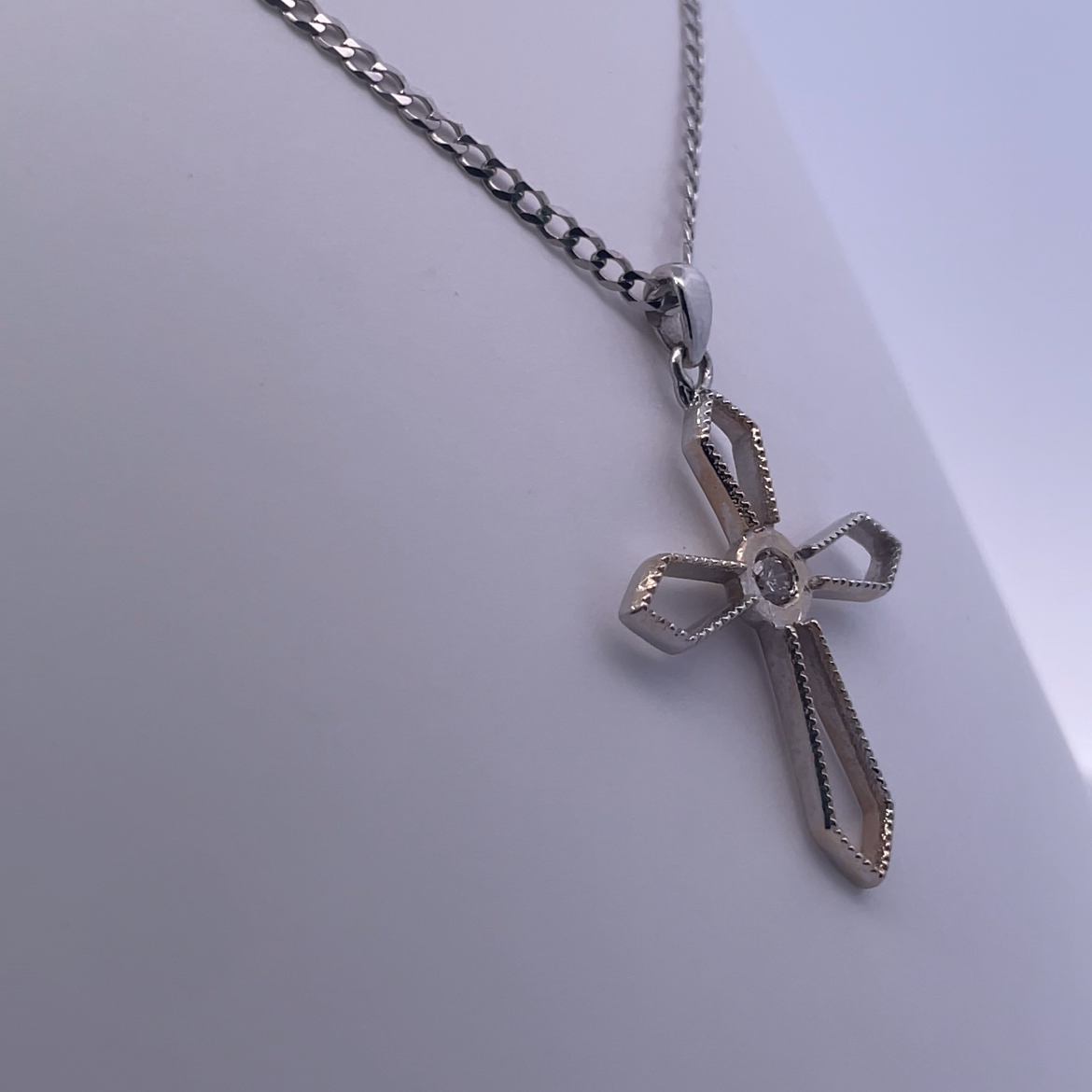 18K White Gold Minimalist Cross Pendant – Subtle Brilliance in an Iconic Design