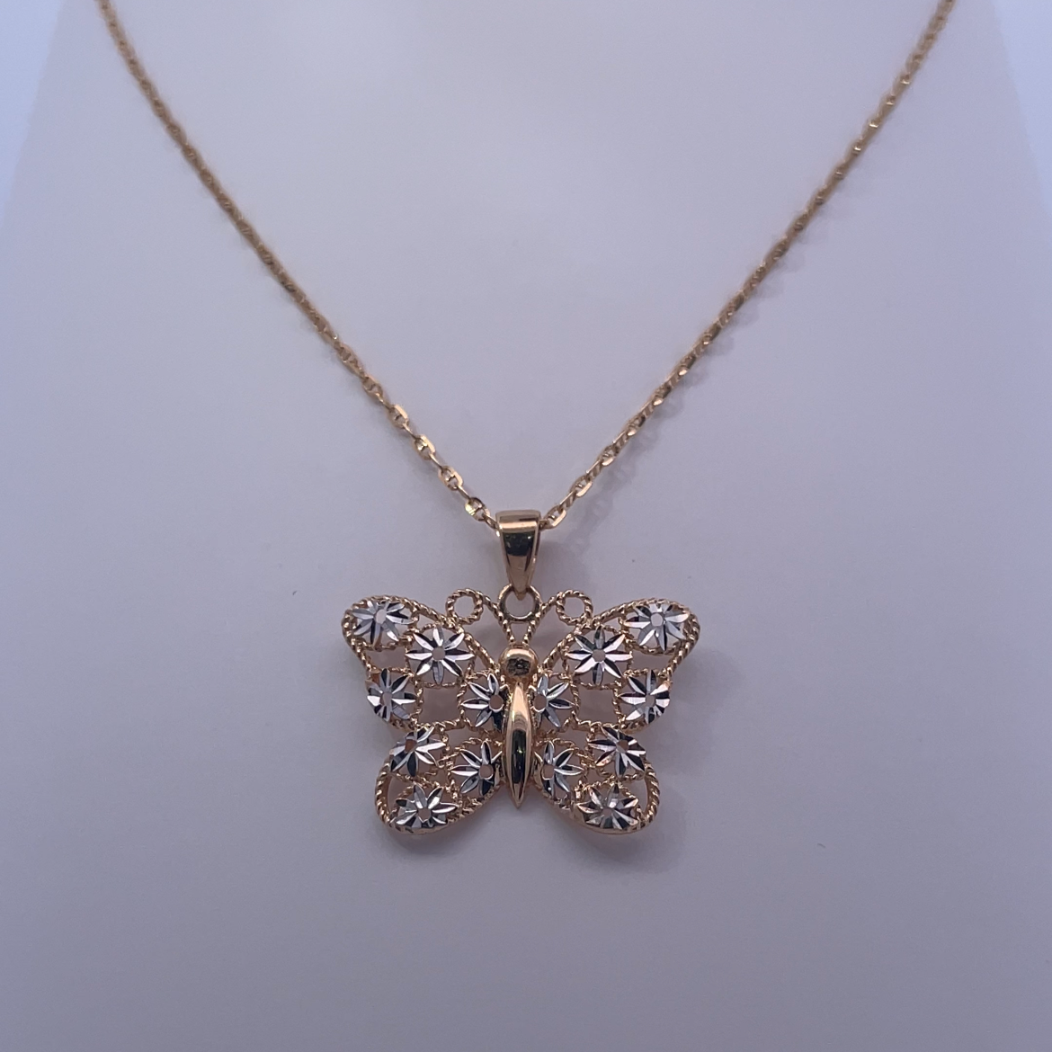 18K Yellow Gold Butterfly Pendant Necklace – A Delicate Symbol of Transformation