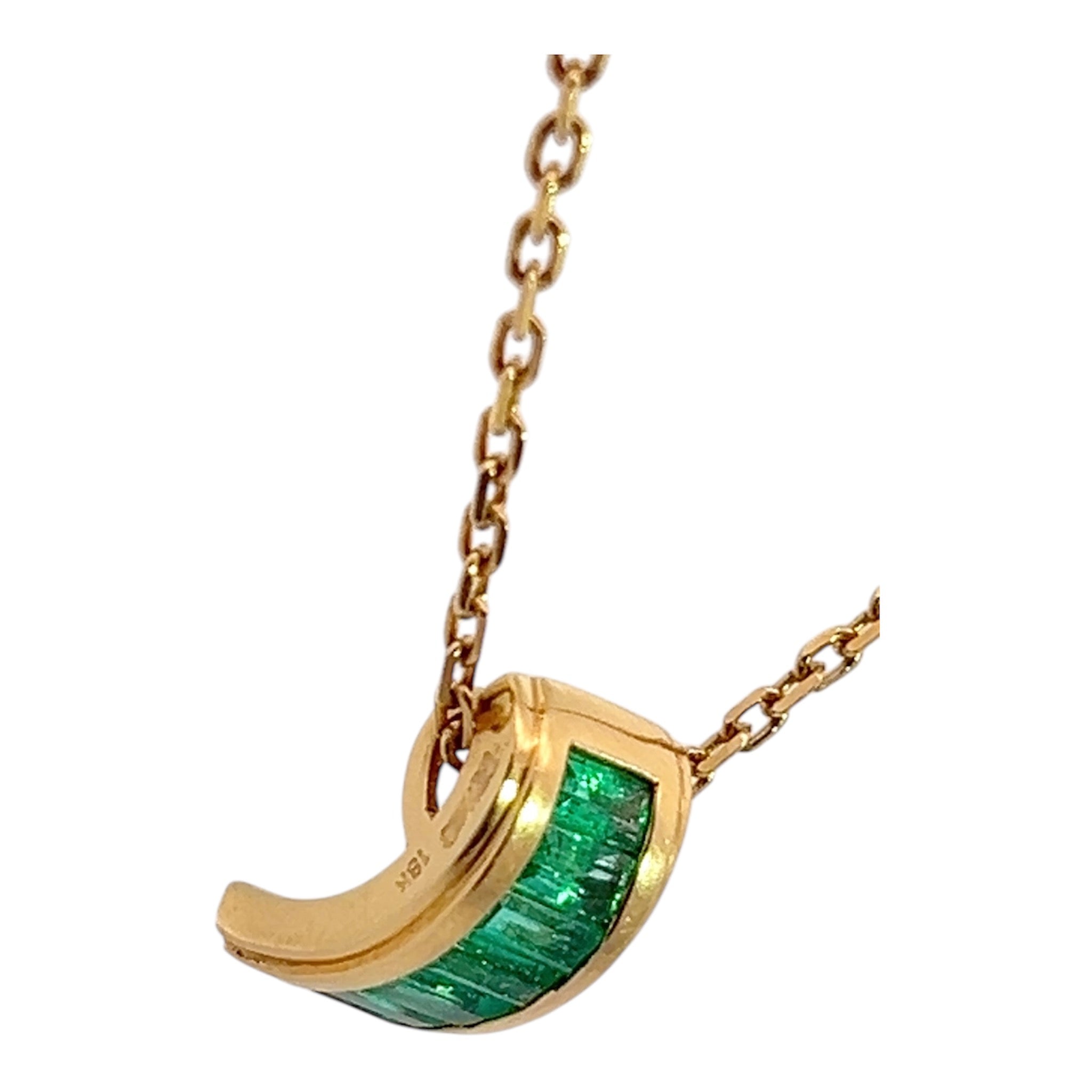 18K Yellow Gold Emerald Pendant Necklace – Modern Minimalist Luxury Jewelry