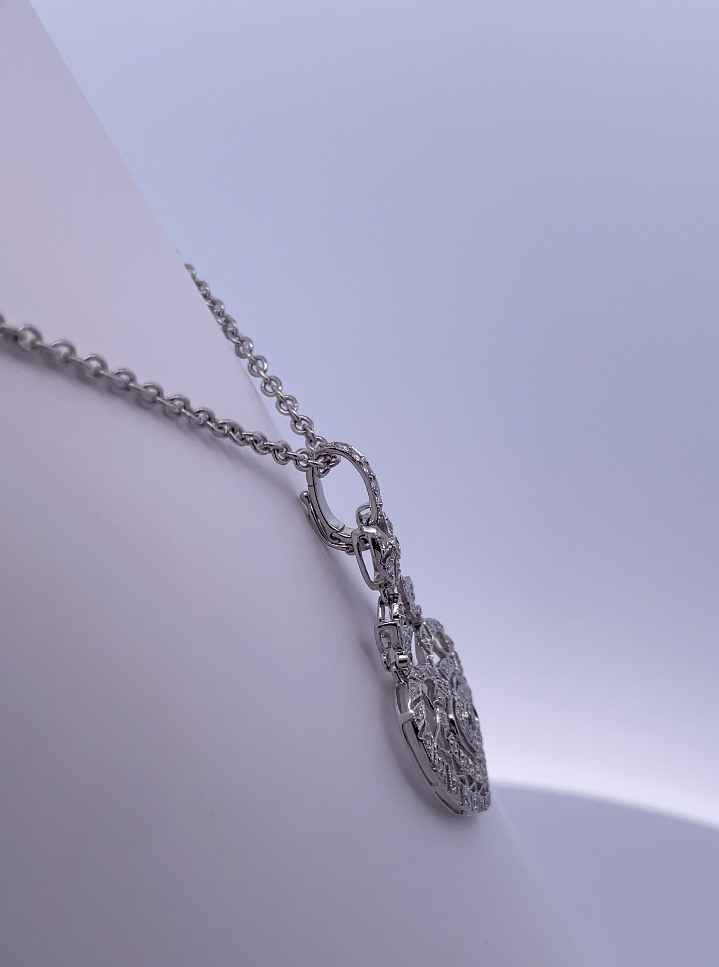 Enrejado del amor: collar con colgante de corazón de oro blanco de 18 quilates y diamantes de 0,50 ct