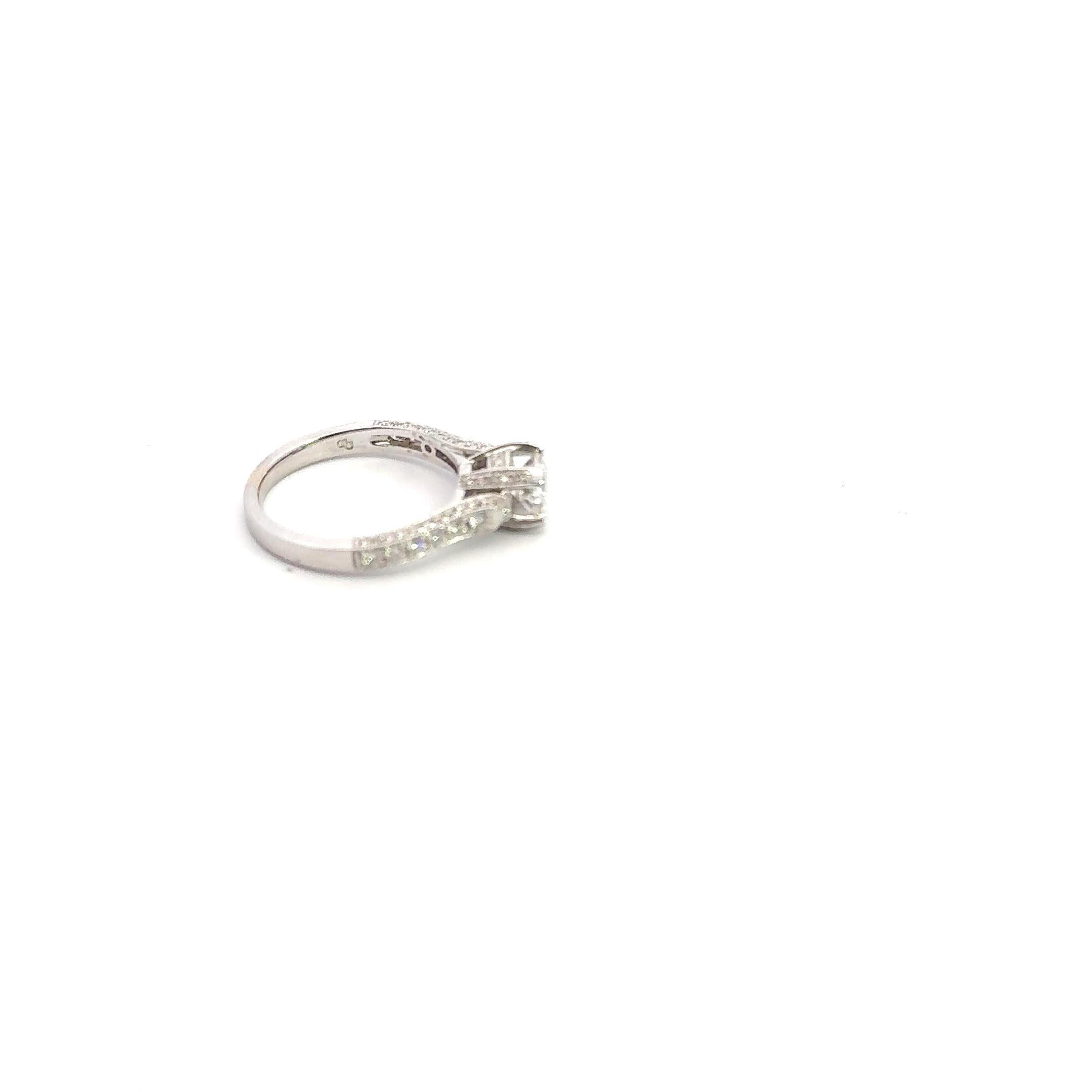 Eterna 18K Gold Diamond Ring