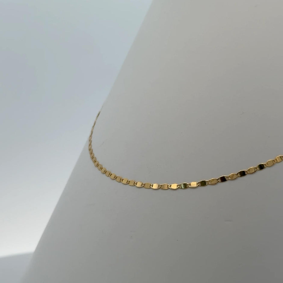 Luminous Oval 18K Gold Chain Necklace