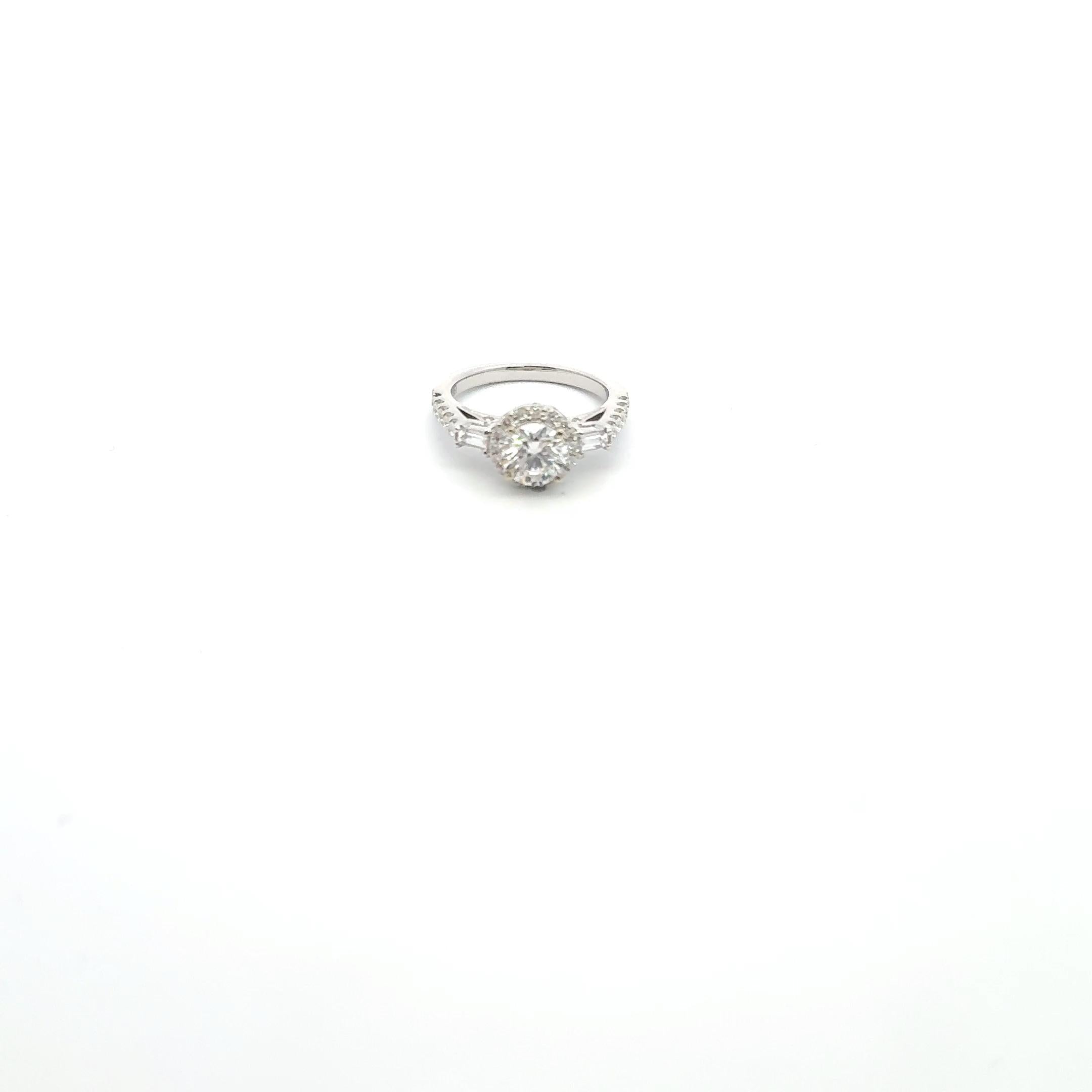 Brilliant Halo 18kt White Gold Ring with Large Center Diamond
